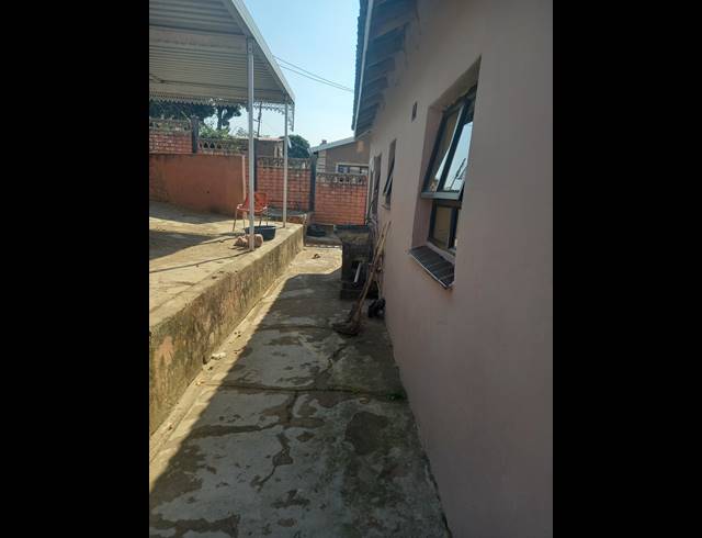 4 BEDROOM HOUSE FOR SALE IN UMLAZI C